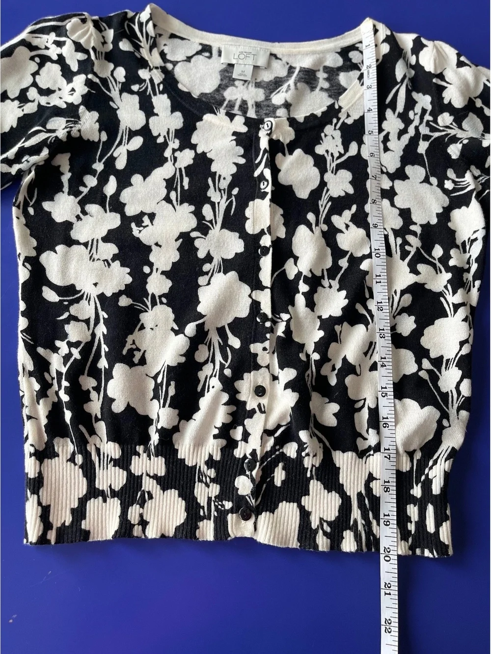 Ann Taylor LOFT Black and White Floral Button-Up Short Sleeve Sweater Small